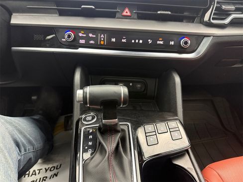 Used 2025 Kia Sportage SX image 21