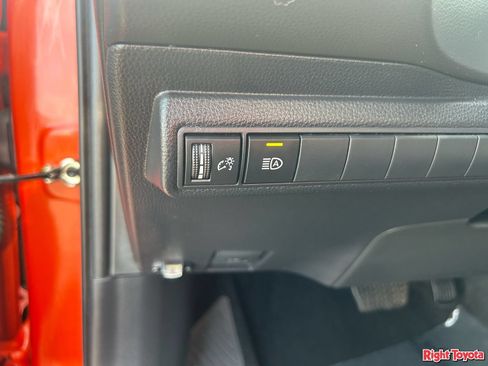 Certified 2025 Toyota Corolla SE FWD image 28