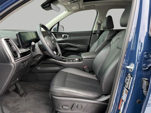 Certified 2025 Kia Sorento EX w/ Panoramic Sunroof Package image 22