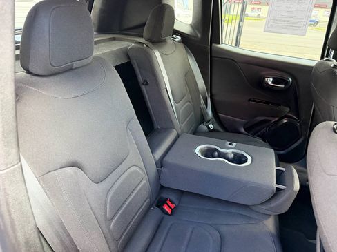 Used 2021 Jeep Renegade Latitude w/ Convenience Group AWD/4WD image 21