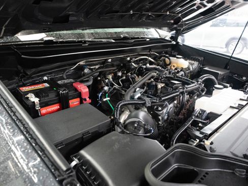 Certified 2025 Toyota Tacoma SR5 image 32