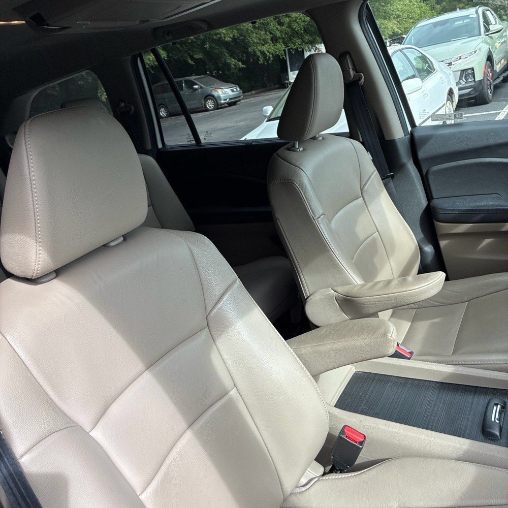 Used 2020 Honda Pilot Touring image 6