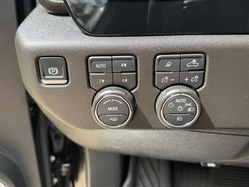 Used 2024 Chevrolet Silverado 1500 LTZ AWD/4WD image 12