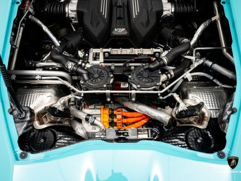 Used 2025 Lamborghini Revuelto image 27