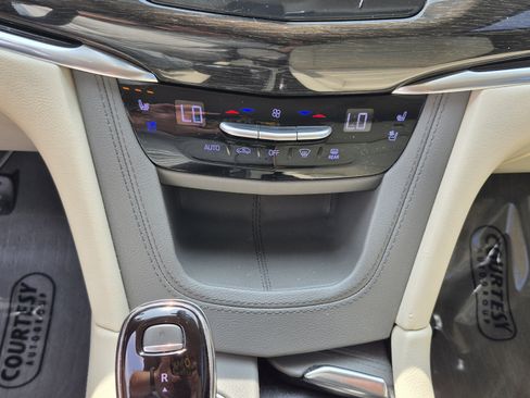 Used 2020 Cadillac XT6 Premium Luxury FWD image 26
