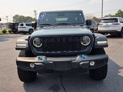 Used 2024 Jeep Wrangler Unlimited AWD/4WD image 2