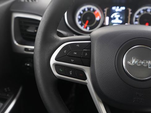 Used 2022 Jeep Cherokee Latitude w/ Sun & Sound Group image 24