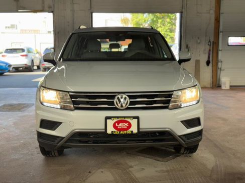 Used 2018 Volkswagen Tiguan SE w/ Panoramic Sunroof Package image 3