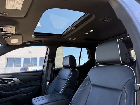 Used 2023 Chevrolet Traverse Premier image 25