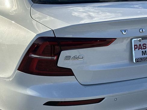 Used 2020 Volvo S60 T6 Momentum image 9