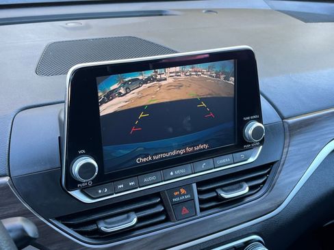 Used 2025 Nissan Altima 2.5 SV image 21