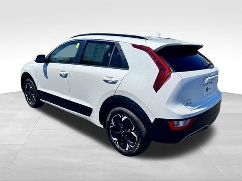 Used 2023 Kia Niro Wind w/ Wind Preserve Package FWD image 6