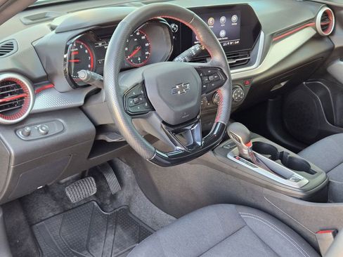 Used 2025 Chevrolet Trax RS w/ Driver Confidence Package image 10