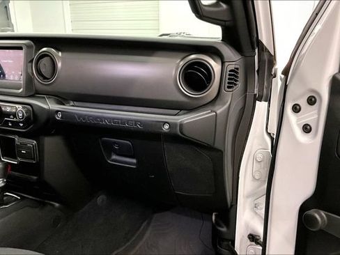 Used 2022 Jeep Wrangler Unlimited Sport AWD/4WD image 19