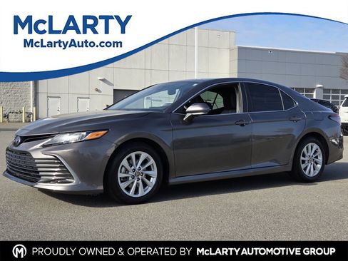 Used 2024 Toyota Camry LE w/ Convenience Package FWD image 1