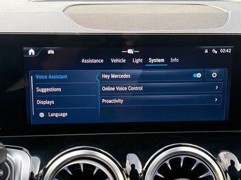 Used 2024 Mercedes-Benz GLB 250 image 27