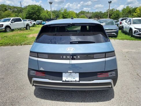 New 2025 Hyundai Ioniq 5 SE image 4