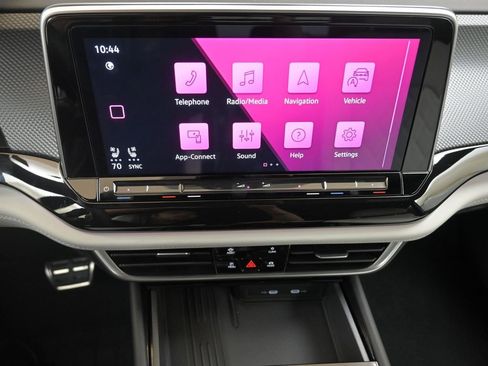 Certified 2025 Volkswagen Atlas Cross Sport SEL Premium R-Line image 32