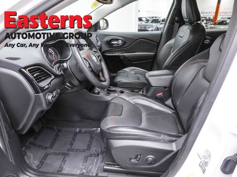 Used 2023 Jeep Cherokee Altitude Lux image 14