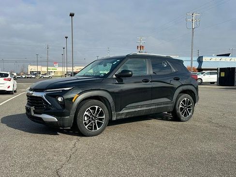 Used 2024 Chevrolet TrailBlazer LT image 2