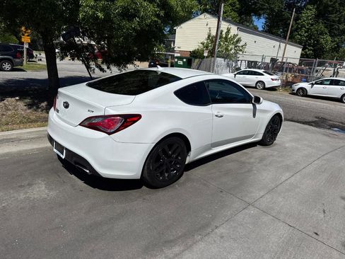 Used 2013 Hyundai Genesis 2.0T RWD image 4