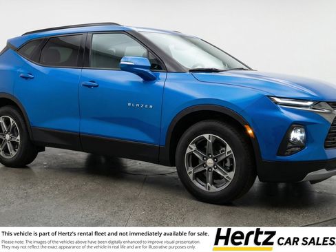 Used 2025 Chevrolet Blazer LT FWD image 1