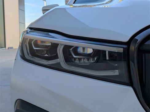 Used 2022 BMW 750i xDrive w/ Luxury Rear Seating Package image 10