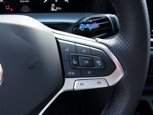 New 2026 Volkswagen Tiguan SE R-Line FWD image 17