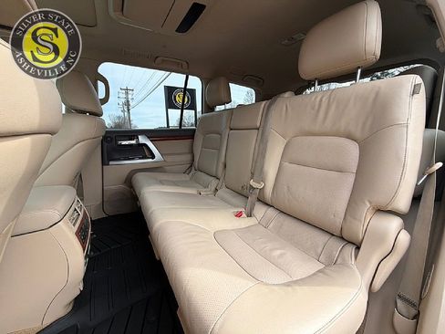 Used 2013 Toyota Land Cruiser image 14
