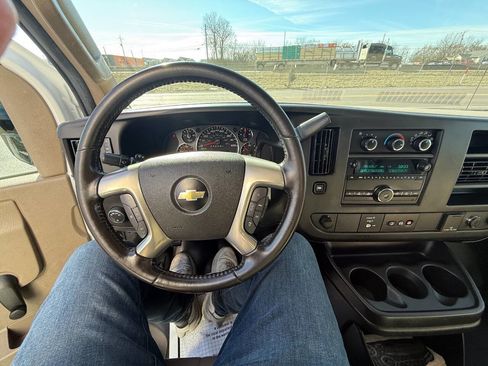 Used 2016 Chevrolet Express 3500 image 9