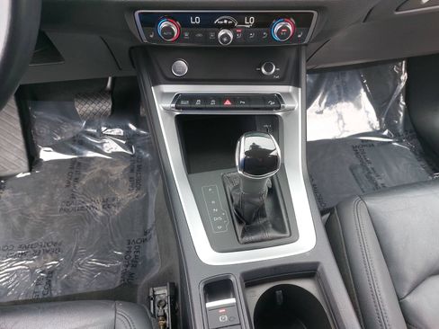 Used 2019 Audi Q3 2.0T Premium w/ Convenience Package AWD/4WD image 22