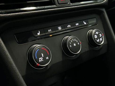 Certified 2022 Volkswagen Taos SE FWD image 20