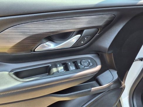 Used 2022 GMC Terrain SLE image 9