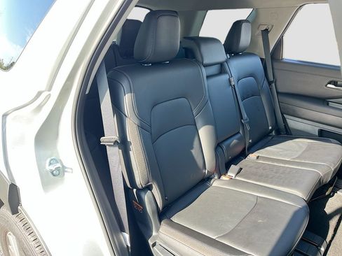 Used 2025 Nissan Pathfinder SL image 27
