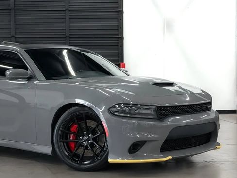 Used 2018 Dodge Charger R/T RWD image 7