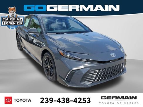 Used 2025 Toyota Camry SE FWD image 5