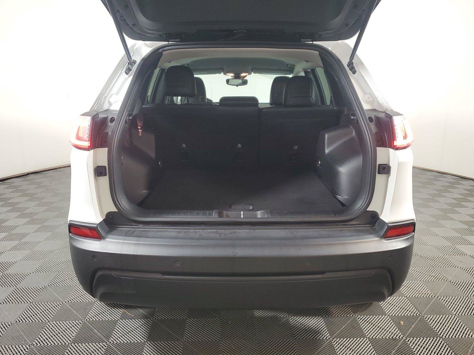 Used 2021 Jeep Cherokee Latitude Plus AWD/4WD image 8