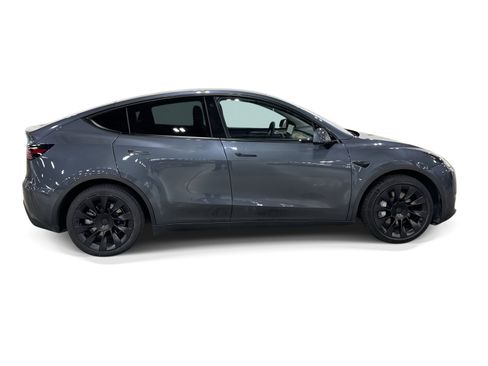 Certified 2022 Tesla Model Y Long Range AWD/4WD image 7