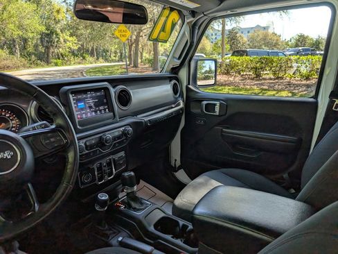 Used 2021 Jeep Wrangler Unlimited Sport AWD/4WD image 14