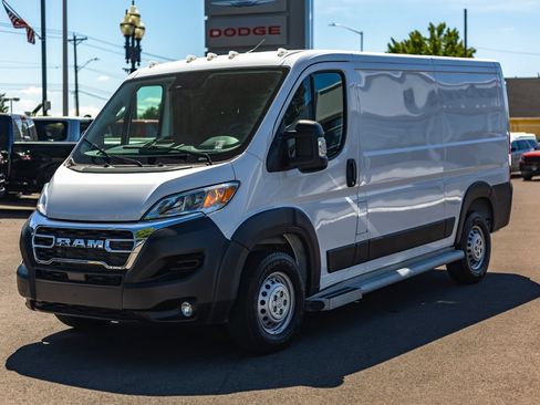 Used 2025 RAM ProMaster 2500 w/ U-Haul Equipment Group FWD image 4