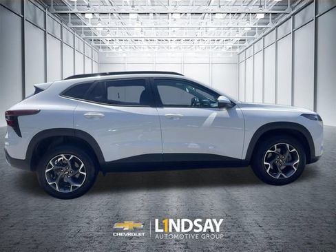 Used 2024 Chevrolet Trax LT w/ Driver Confidence Package FWD image 9