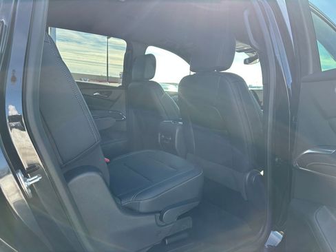 Used 2025 Chevrolet Traverse LT image 14