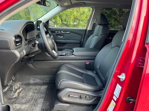 New 2025 Honda Pilot Touring image 17