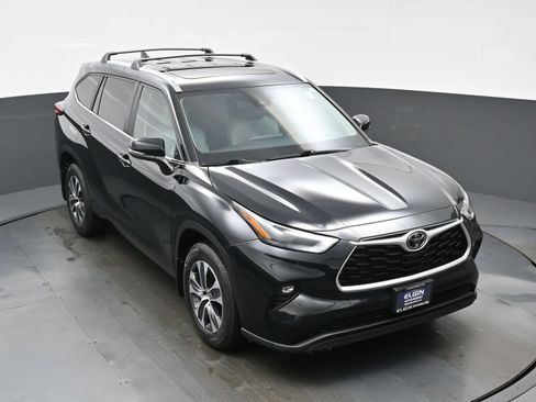Used 2023 Toyota Highlander XLE AWD/4WD image 42