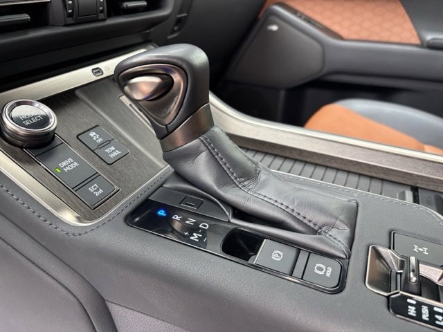 Used 2024 Lexus GX 550 w/ Accessory Package (2T) AWD/4WD image 20