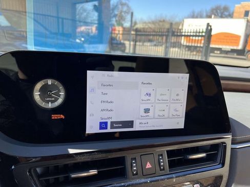 Used 2025 Lexus ES 350 w/ Premium Package image 28