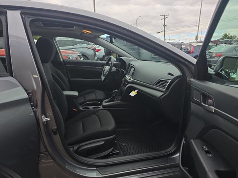 Used 2018 Hyundai Elantra Value Edition w/ Winter Weather Package image 28