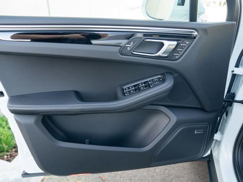 New 2026 Porsche Macan image 10