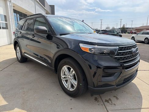 Used 2023 Ford Explorer XLT image 3