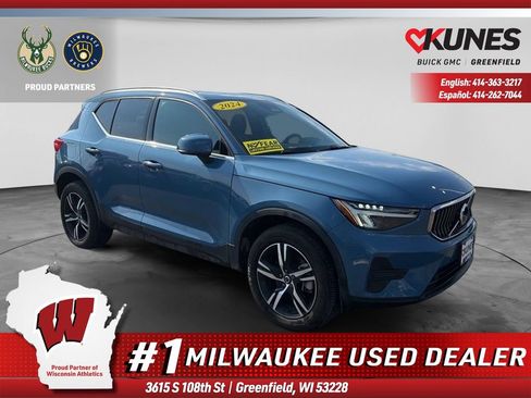 Used 2024 Volvo XC40 B5 Core AWD/4WD image 1